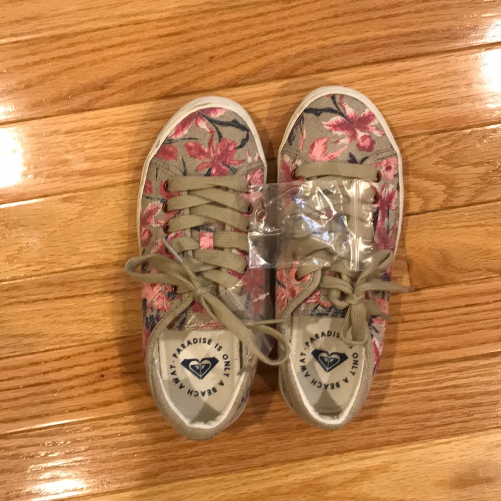 Roxy • NorthShore Style Tennis Shoes